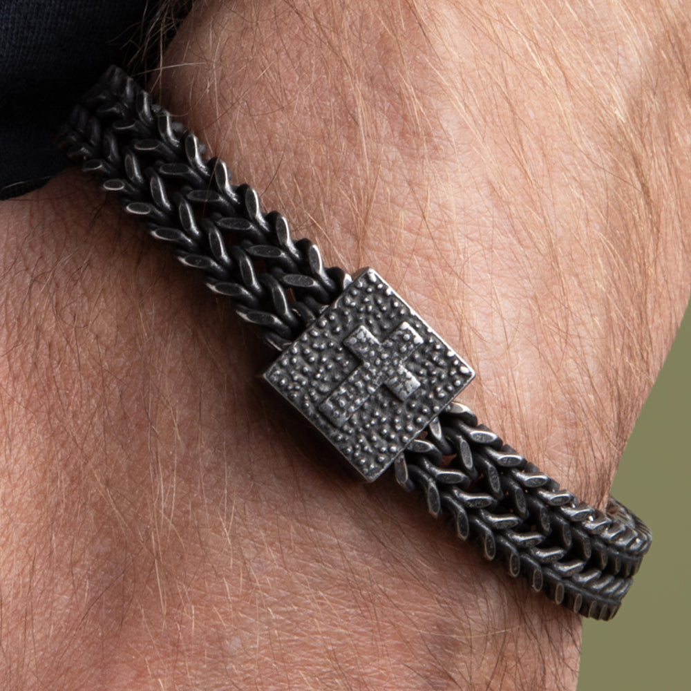 The Guardian’s Oath Cross Link Bracelet: Helps Pair Veterans With A Service Dog Or Shelter Dog