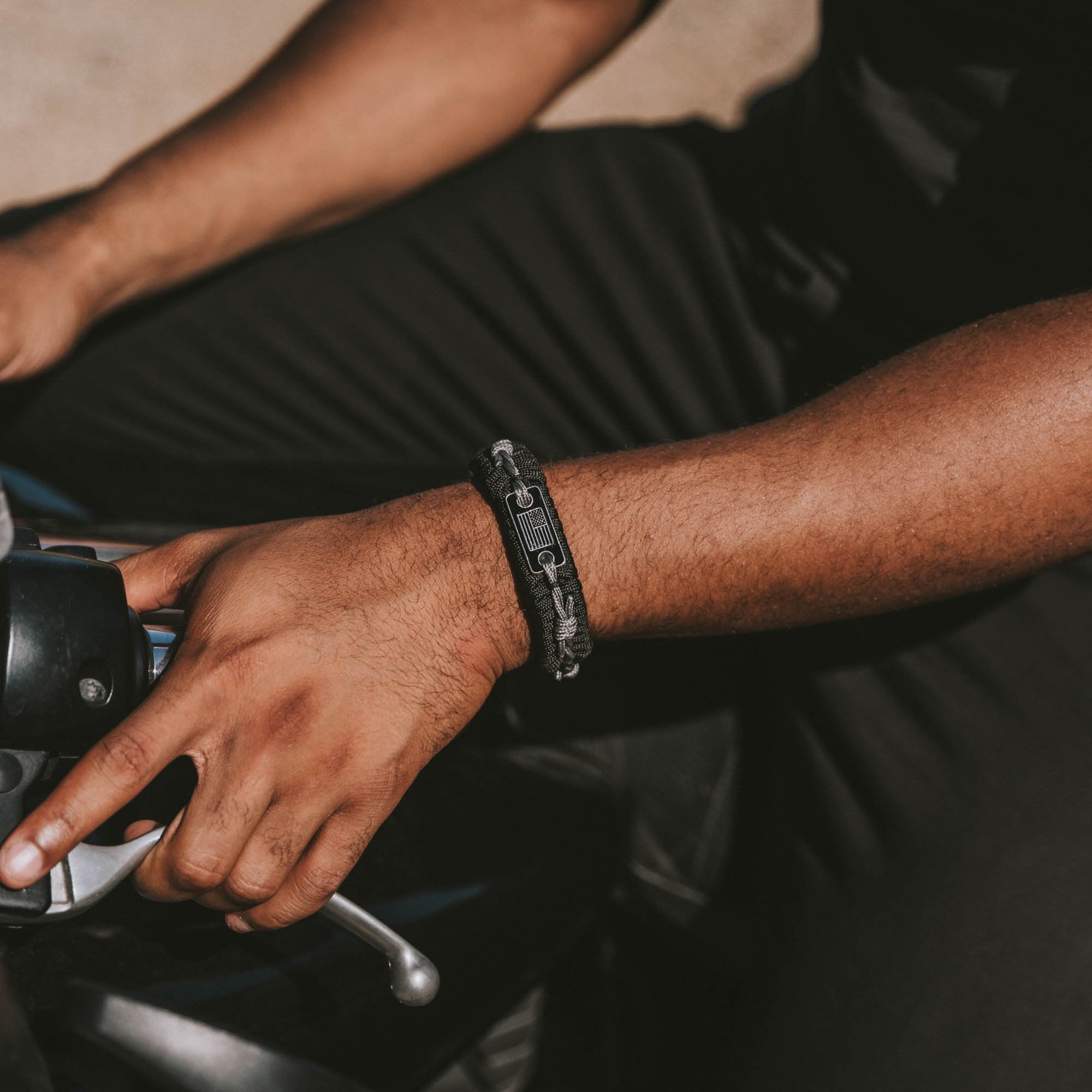 4-BarbedWireParacordBracelet